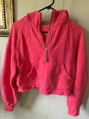 Women's Lululemon Bright Pink Cropped Scuba